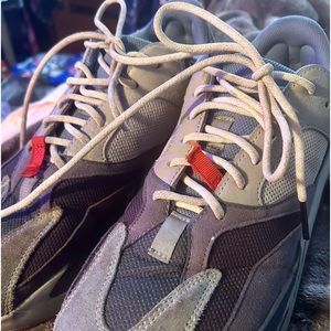 Yeezy 700 V2 Carbon Blue